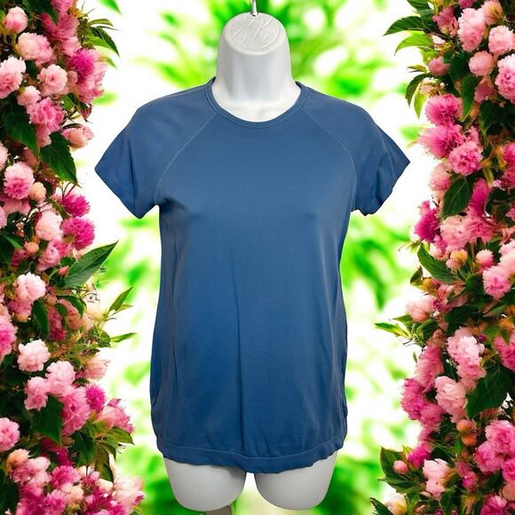 Athleta Seamless Top Sz M Blue Short Sleeve Athletic Shirt Vented Stretch Gym - Picture 1 of 4